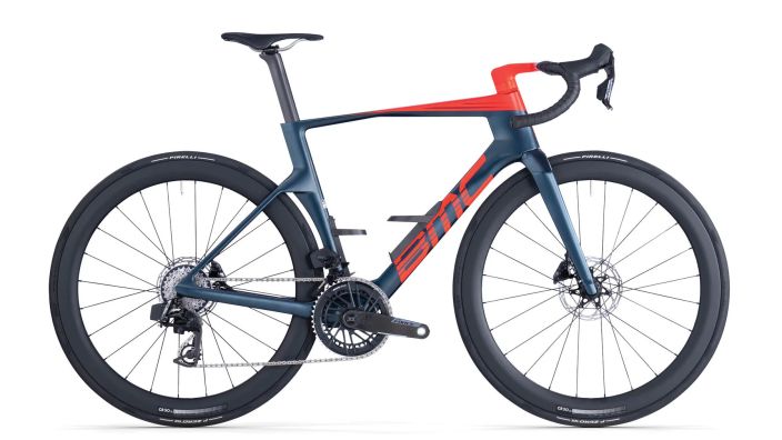 BMC Teammachine R 01 Three 58 MY26 Runko: Teammachine R 01 | 01 Premium Carbon with Aerocore Design Etuhaarukka: Teammachine