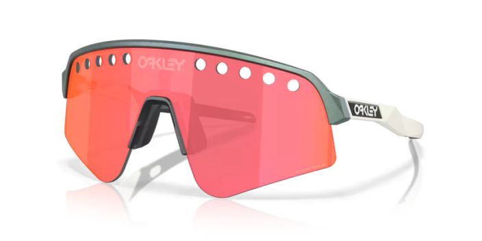 Oakley Sutro Lite Sweep Matte Silver/Blue Colorshift Prizm Trail Torch Sutro Lite Sweep blends the sweep lens shape first