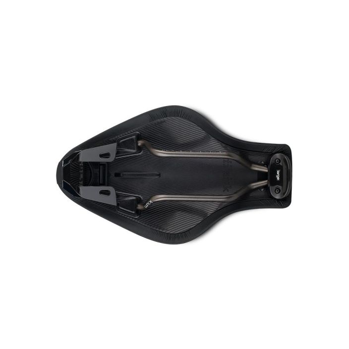 Satula Fizik Mistica R1 This triathlon carbon saddle with noseless shape and a super light strong carbon rail that improve