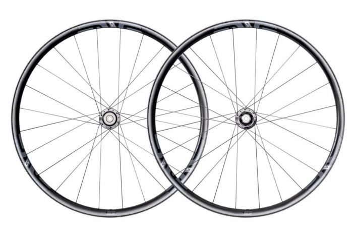 Kiekkopari Enve G23 Shimano Valmistaja: Enve Vanteen materiaali: Hiilikuitu Koko: 622 Korkeus: 25mm Vanteentyyppi: Tubeless