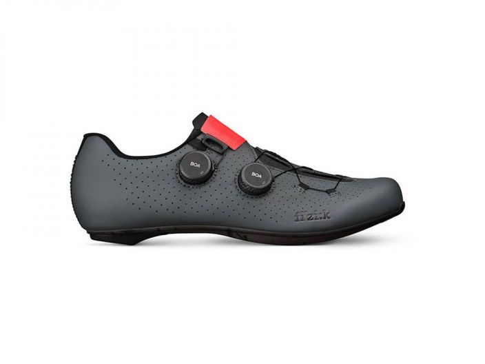 Ajokenka Fizik Infinito Carbon MICROTEX UPPER The Microtex upper is supple, yet strong and stable, for a comfortable and