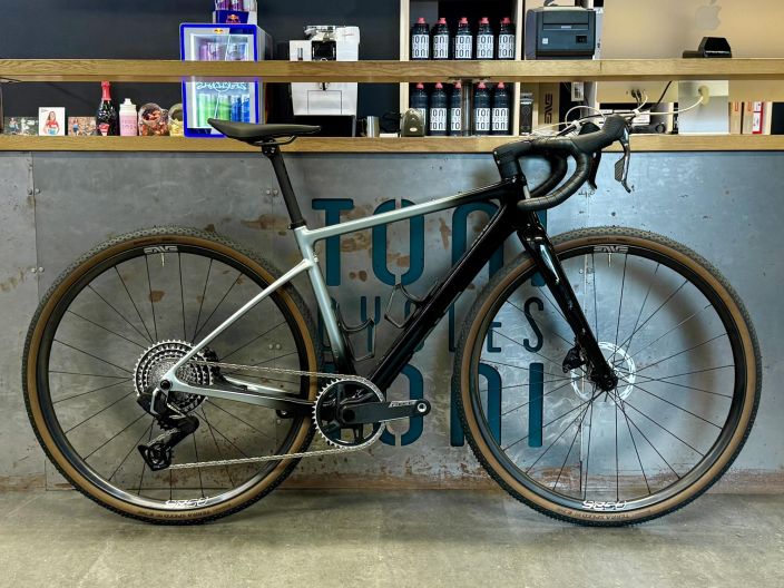 Enve MOG LTD Sram Force XPLR E1 52 Runko: Enve Mog Vaihteet: 1x13 Kampisarja: SRAM Force 1 AXS XPLR E1 DUB Kasetti: SRAM