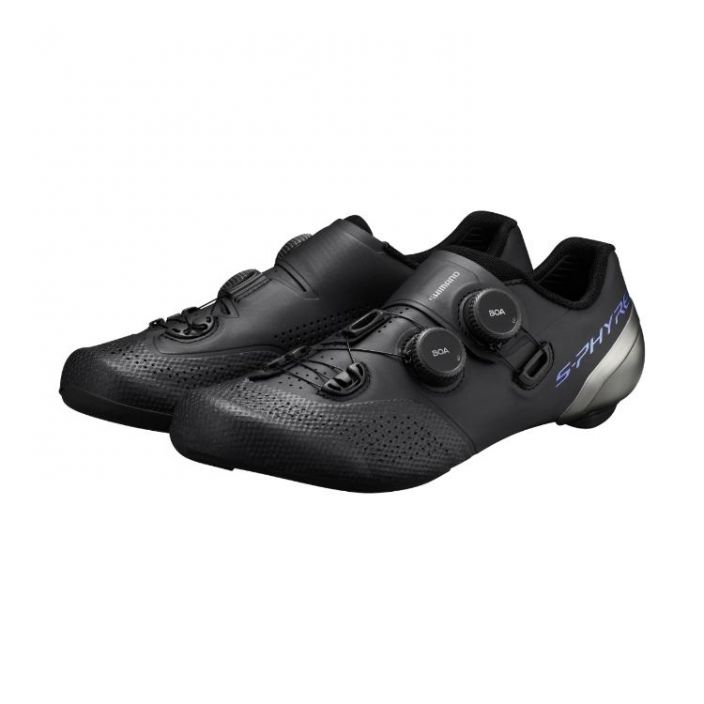 Ajokenka S-Phyre RC902 musta ULTIMATE ROAD COMPETITION SHOE WITH SUPREMELY ENGINEERED FIT AND OPTIMUM POWER TRANSFER.