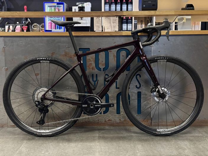 Enve MOG HollyHock Purple Shimano GRX Di2 1x12v 54 Runko: Enve Mog Vaihteet: 1x12 Kampisarja: Shimano GRX FC-RX820 42t 12s + Enve MOG HollyHock Purple Shimano GRX Di2 1x12v 54 Runko: Enve Mog Vaihteet: 1x12 Kampisarja: Shimano GRX FC-RX820 42t 12s +