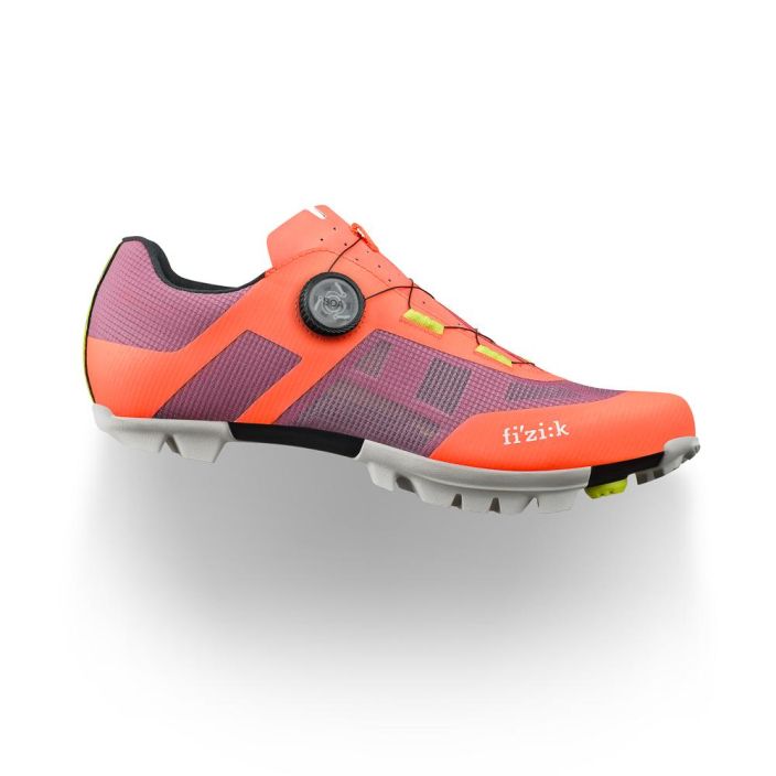 Ajokenka Fizik Vento Proxy Coral/purple A fast, breathable, off-road racing shoe designed to save weight without sacrificing