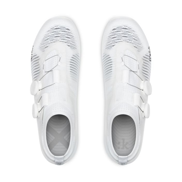 Ajokenkä Fizik Vega Carbon White tuotekuva 1 Ajokenkä Fizik Vega Carbon White tuotekuva 1