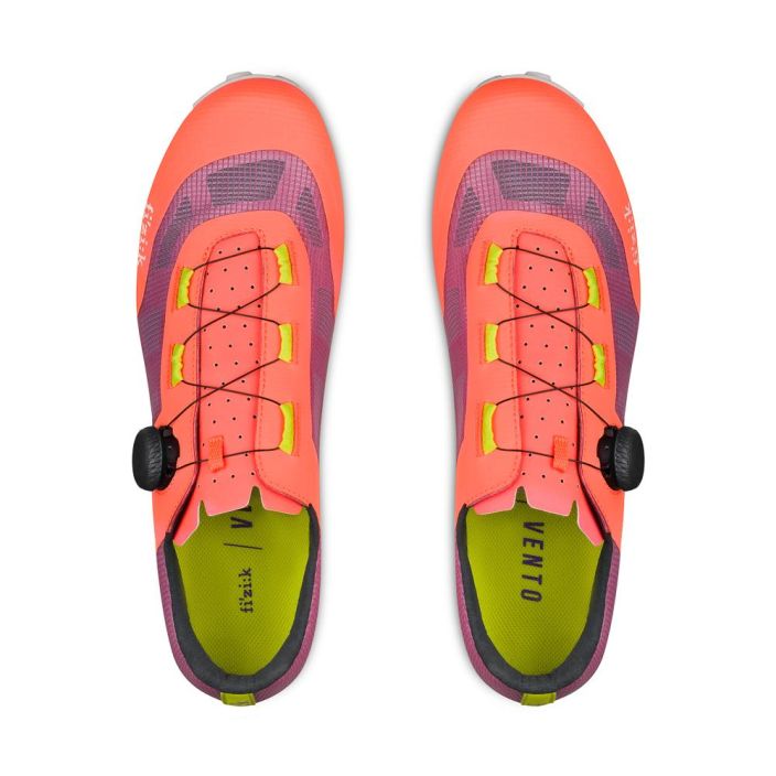 Ajokenka Fizik Vento Proxy Coral/purple A fast, breathable, off-road racing shoe designed to save weight without sacrificing