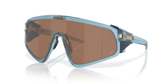 Oakley Latch Panel Trans Stonewash Prizm Tungsten Embrace a fusion of street and sport style with Latch™ Panel. The full