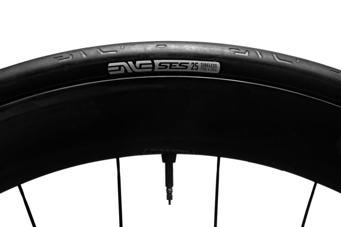 Rengas Enve SES 31-622 SES Road Tires are proven in CFD and the wind tunnel to reduce drag, and are constructed to deliver