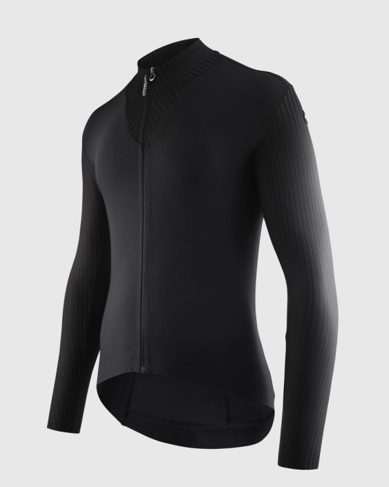 Aluspaita Assos Thermobooster P1 A versatile, packable, and ultrabreathable thermal layer for high-intensity riding, updated