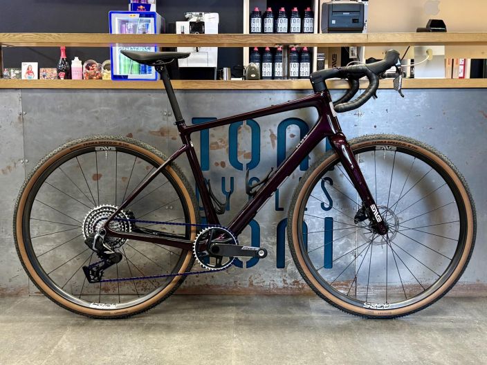 Enve MOG HollyHock Purple Sram Force XPLR E1 56 Runko: Enve Mog Vaihteet: 1x13 Kampisarja: SRAM Force 1 AXS XPLR E1 DUB